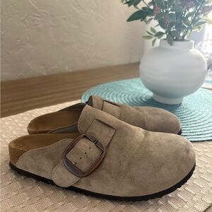 Madden Girl Beige Women Suede Slip-On Shoes Size 7